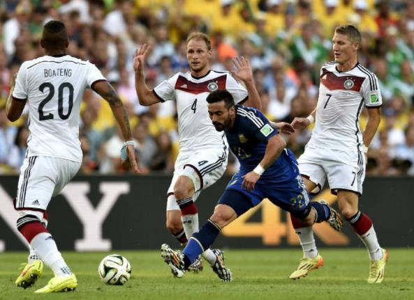 球队开场三分钟就进球，太狠